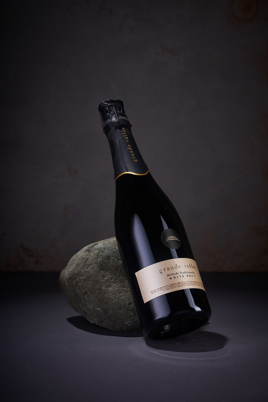 极简主义的起泡酒包装设计这样做(图4)